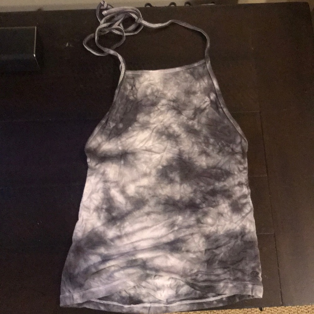 Medium halter top